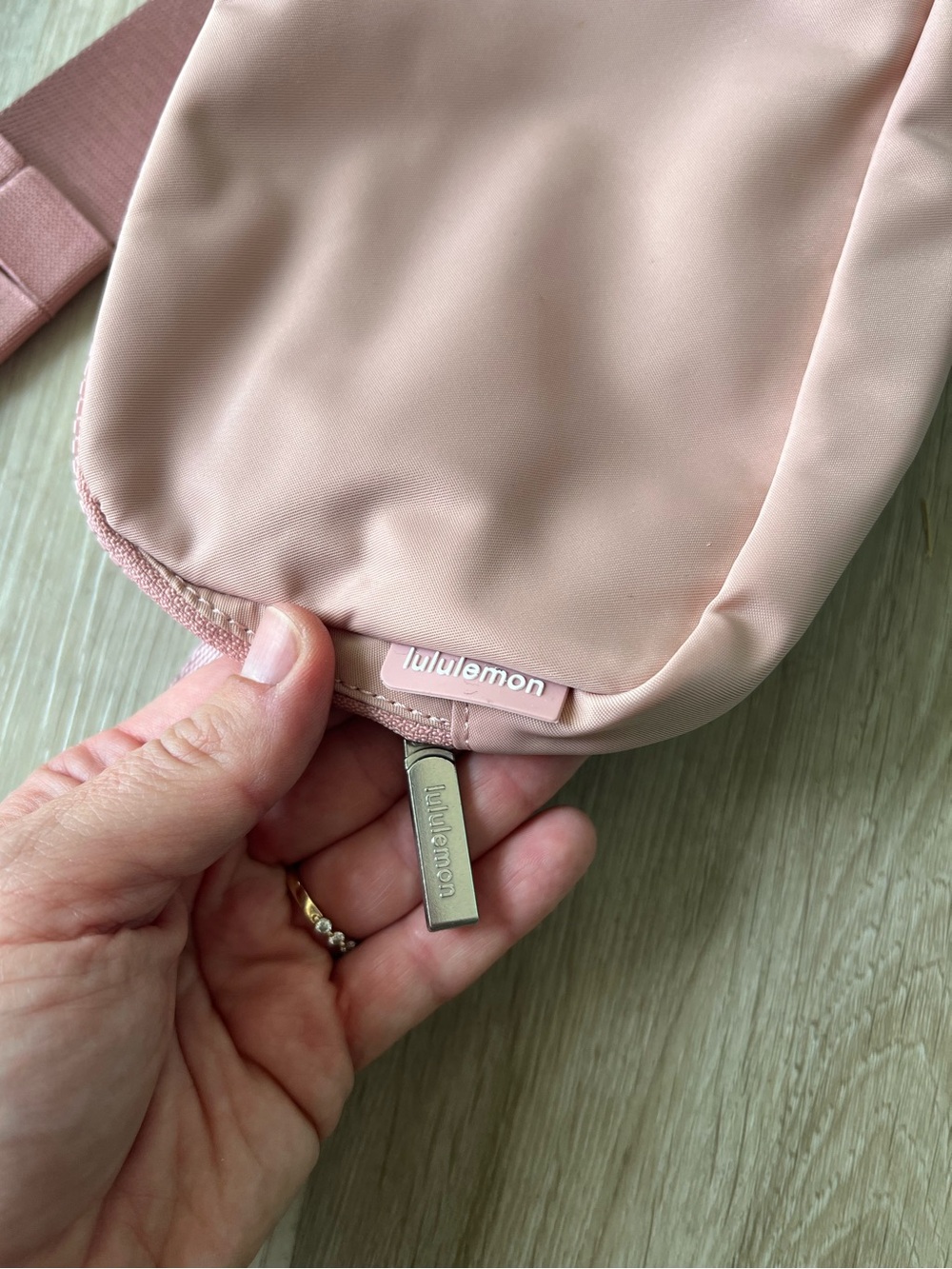 Lululemon Everywhere Belt Bag 1L Pink - Picture 3 of 8